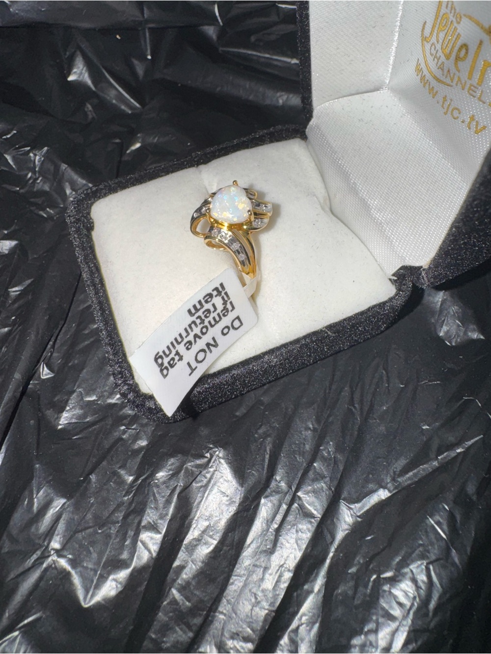Opal Heart-Shaped Ring in 14K Yellow Gold - Picture 5 of 5